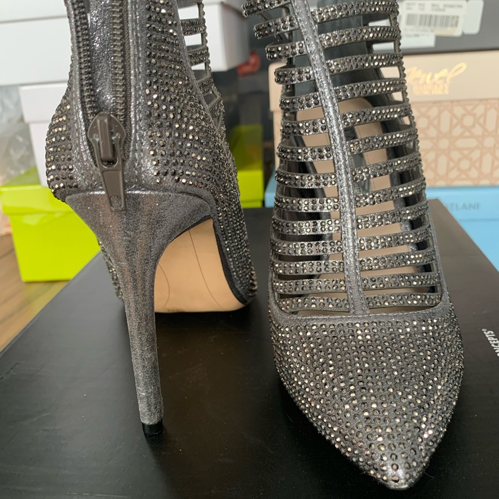 Heels - Picture 2 of 4